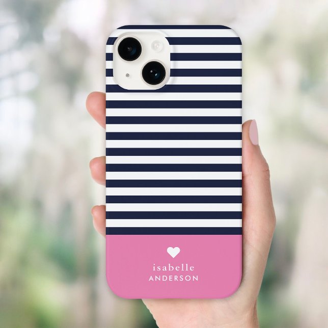 Navy Blue and Pink Chic Stripes Heftmonogramm Case-Mate iPhone 14 Hülle (Von Creator hochgeladen)