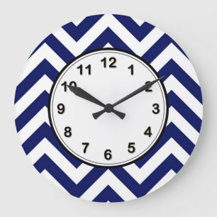 Navy Blue and White Large Chevron ZigZag Pattern Große Wanduhr