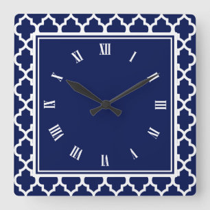 Navy Blue and White Quatrefoil Pattern Quadratische Wanduhr