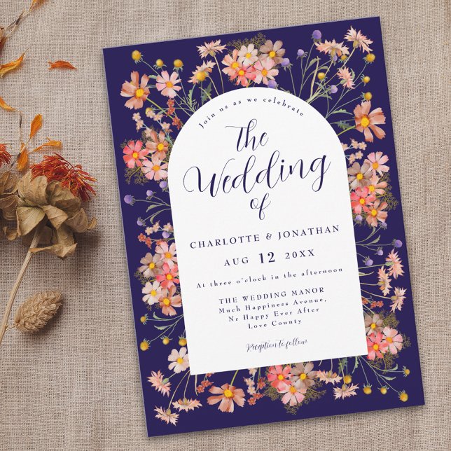 Navy Blue Boho Wildblume Hochzeit im Herbst Einladung (Boho floral arch navy blue elegant script fall wedding invitation watercolor wild flowers)