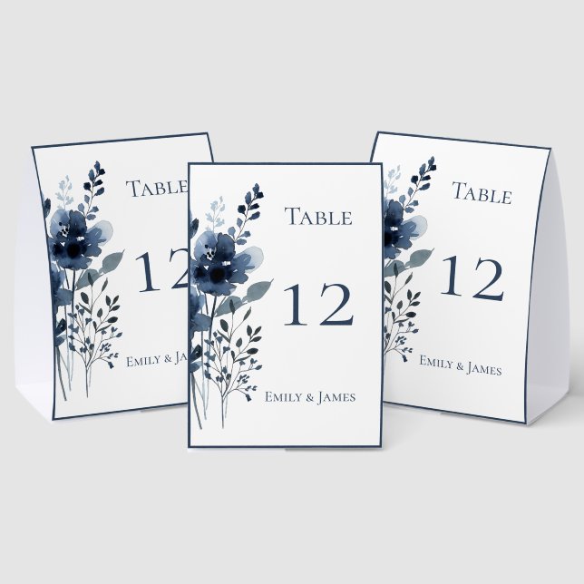 Navy Blue Botanical Wedding Tischaufsteller (In Situ (Mehrfachansicht))