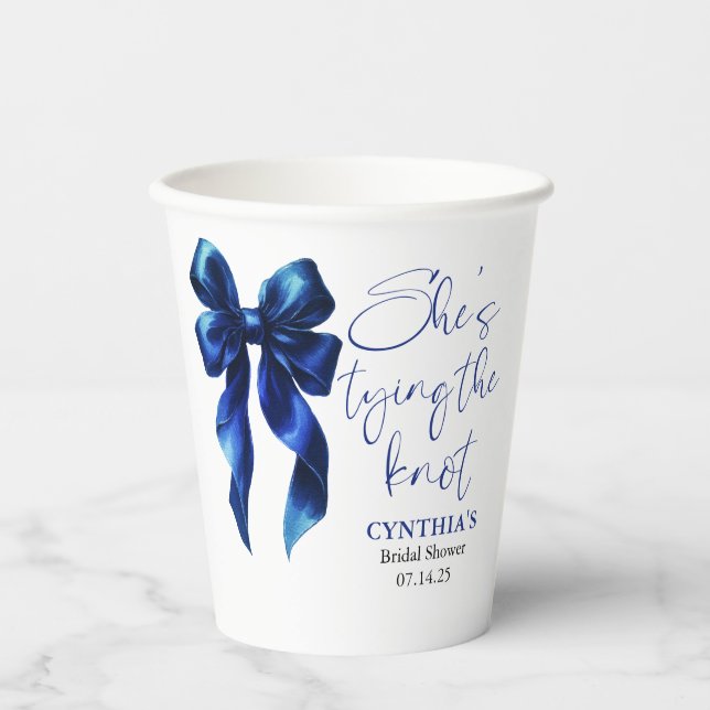 Navy Blue Bow Sie bindet das Brautparty des Knoten Pappbecher (Vorderseite)