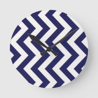 Navy Blue Chevron Runde Wanduhr