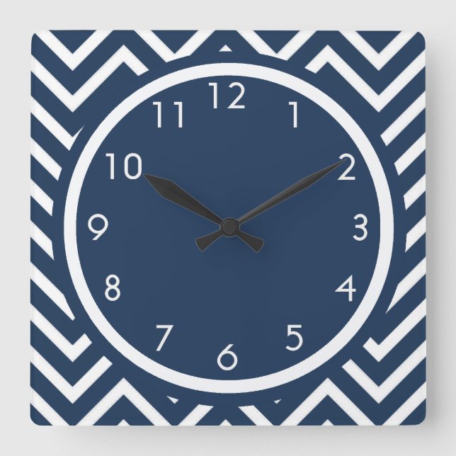 Navy Blue Chevron Zigzag Pattern Quadratische Wanduhr (Vorderseite)