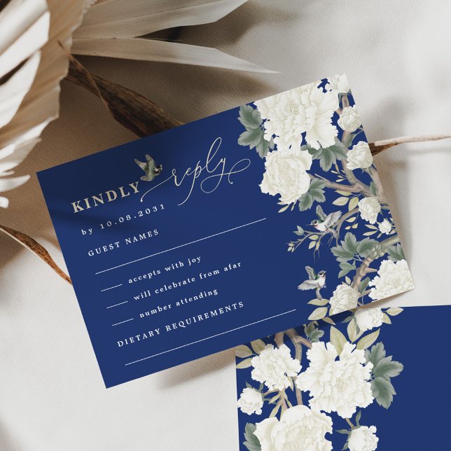 Navy Blue Chinoiserie Bird Peony Wedding RSVP Karte (Von Creator hochgeladen)