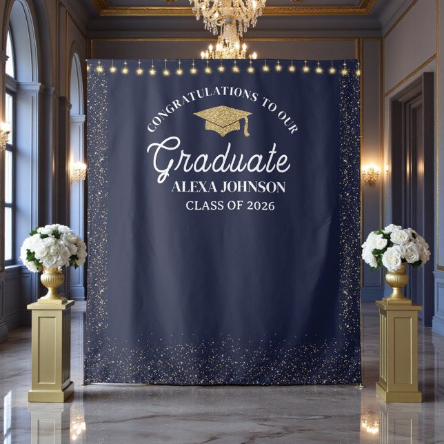Navy Blue Class Of 2026 Graduation Backdrop Wandteppich (Von Creator hochgeladen)
