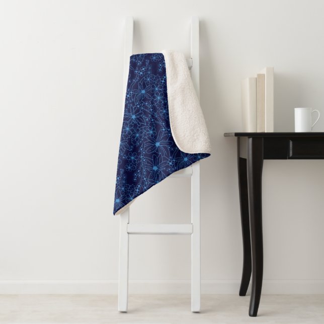 Navy Blue Floral Aesthetic Sherpadecke (Beispiel)