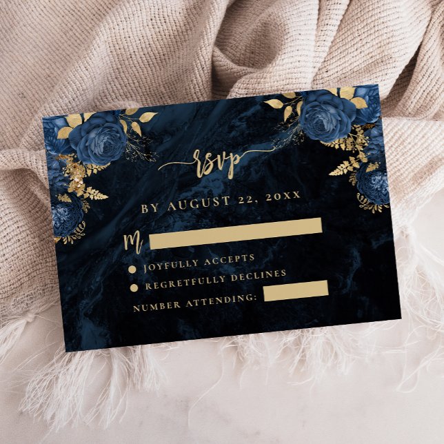 Navy Blue Floral Pale Gold Script Wedding RSVP Begleitkarte (Von Creator hochgeladen)