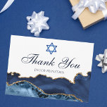 Navy Blue Gold Agate Moderne Custom Bar Mitzvah Dankeskarte<br><div class="desc">Elegantes marineblau und goldfarbenes Age schmückt die Seite dieses modernen Bar Mitzvah Dankeschön Karte. Mazel Tov! Passen Sie Ihren Namen unter dem Star of David an. Perfekte Karten für eine schicke,  stilvolle jüdische Familie,  die einen Jungen feiert,  der zur Tora gerufen wird.</div>