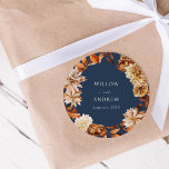 Navy Blue Hochzeit im Herbst Sticker<br><div class="desc">Fügen Sie Ihren Gastgeschenke Hochzeiten eine persönliche Touch mit dem Aufkleber "Navy Blue Hochzeit im Herbst" aus der "Fall Navy Blue Terracotta Floral and Blätter Wedding Invitation Collection" hinzu. Diese wunderschön gestalteten Aufkleber zeichnen sich durch die exquisiten Herbstlaube und Blume aus und sorgen für ein einheitliches und stilvolles Ambiente. Stärken...</div>
