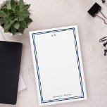 Navy Blue Mit Monogramm Briefpapier<br><div class="desc">Elegante Schreibwaren mit marineblauen Rahmen. Fügen Sie Ihren Initial oben und Ihren Namen unten hinzu.</div>