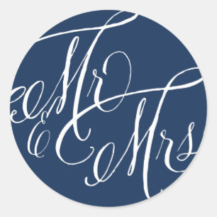 Navy Blue Mr. & Mrs. Elegant Script Wedding Runder Aufkleber