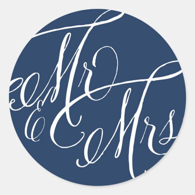 Navy Blue Mr. & Mrs. Elegant Script Wedding Runder Aufkleber (Vorderseite)