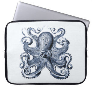 Navy Blue Octopus Illustration von Ernst Haeckel Laptopschutzhülle