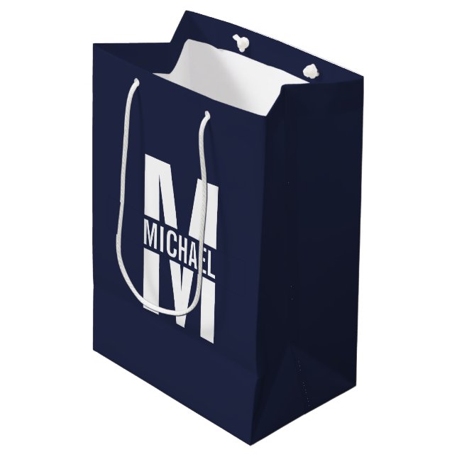 Navy Blue Personalisiert Monogram und Name Mittlere Geschenktüte (Vorderseite Schrägansicht)