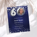 Navy Blue Silber Foto 60. Geburtstagsfeier<br><div class="desc">Ein modernes,  stilvolles Foto für eine 60. Geburtstagsfeier. Ein marineblauer blauer Hintergrund mit Sternen. Die blaue Farbe ist ungleichmäßig. Personalisieren Sie Ihre Foto- und Party-Daten und fügen Sie diese hinzu. 1 Blatt = 1 Einladung mit Druckkante bis Kante.</div>