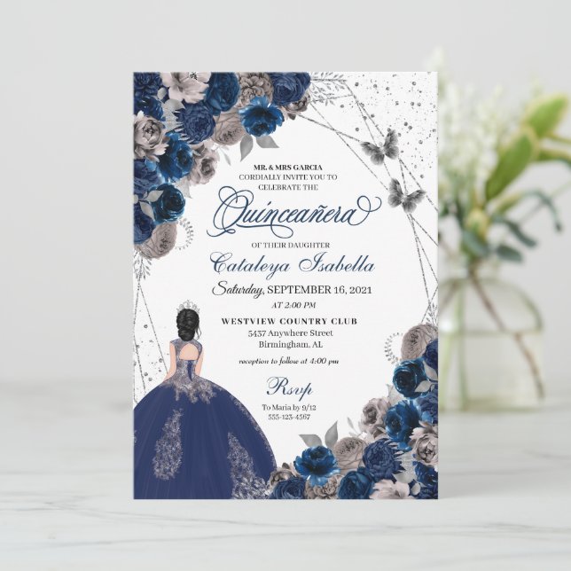 Navy Blue & Silver Butterfly Princess Quinceanera Einladung (Stehend Vorderseite)