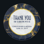 Navy Blue und Gold Marmor Moderne, stilvolle Hochz Magnet<br><div class="desc">Gastgeschenk Hochzeit Magnete mit stilvollem und elegantem Hintergrund aus Marineblau und Goldmarmor. Oben platziert ist ein Kreis mit einem Imitat,  der eine goldene Folie mit dem personalisierten Text enthält.</div>