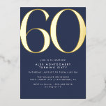 Navy Blue und Gold | Modernes Elegant 60. Geburtst Folieneinladung<br><div class="desc">Moderne Einladungen zum 60. Geburtstag mit der großen Überschrift "60" in echter metallischer Folie. Ihre Veranstaltungsdetails sind unten in matt weißem Schriftart geschrieben. Geschlechtsneutrales Design mit goldenem Akzent auf dunkelblauem Hintergrund.</div>