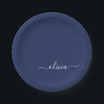 Navy Blue und White Modern Monogram Pappteller<br><div class="desc">Unsere Navy Blue and White Modern Monogram Collection: Erhöhen Sie Ihre Wohngestaltung mit unserer ausgeklügelten Kollektion, die ein zeitgenössisches Marineblau-Farbschema bietet. Jedes Stück ist sorgfältig gefertigt, um Eleganz und Stil zu entfesseln, um jedem Zimmer eine Touch modernen Flairs hinzuzufügen. Egal ob Sie mit Monogramm Kissen, personalisierte Wandkunst oder elegantes Küchenzubehör...</div>