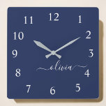 Navy Blue und White Modern Monogram Quadratische Wanduhr<br><div class="desc">Unsere Navy Blue and White Modern Monogram Collection: Erhöhen Sie Ihre Wohngestaltung mit unserer ausgeklügelten Kollektion, die ein zeitgenössisches Marineblau-Farbschema bietet. Jedes Stück ist sorgfältig gefertigt, um Eleganz und Stil zu entfesseln, um jedem Zimmer eine Touch modernen Flairs hinzuzufügen. Egal ob Sie mit Monogramm Kissen, personalisierte Wandkunst oder elegantes Küchenzubehör...</div>