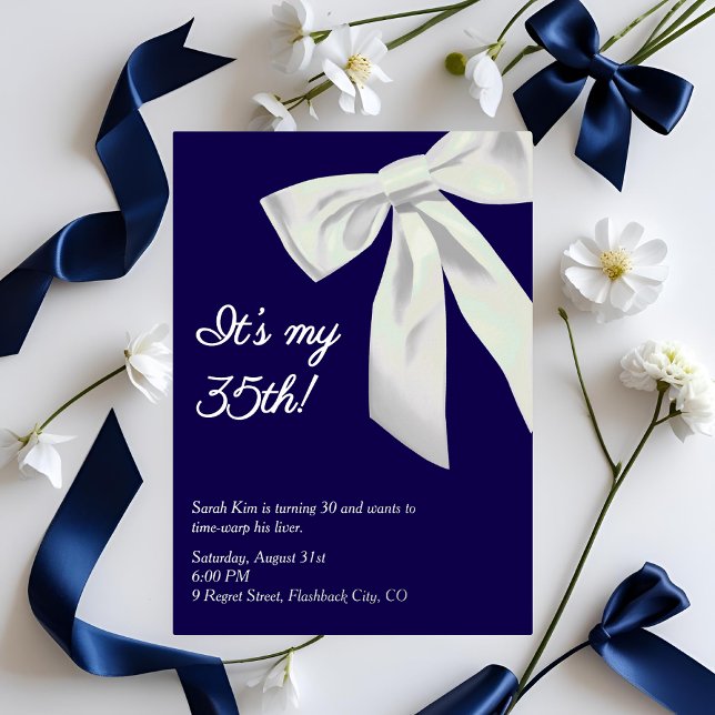 Navy Blue & White Bow "It's My 30." Elegant Birt Einladung (Von Creator hochgeladen)