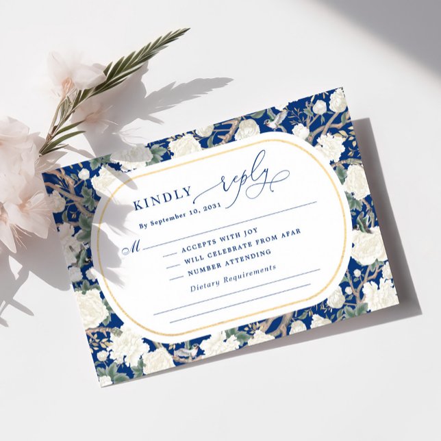 Navy Blue White Chinoiserie Floral Wedding RSVP Karte (Von Creator hochgeladen)