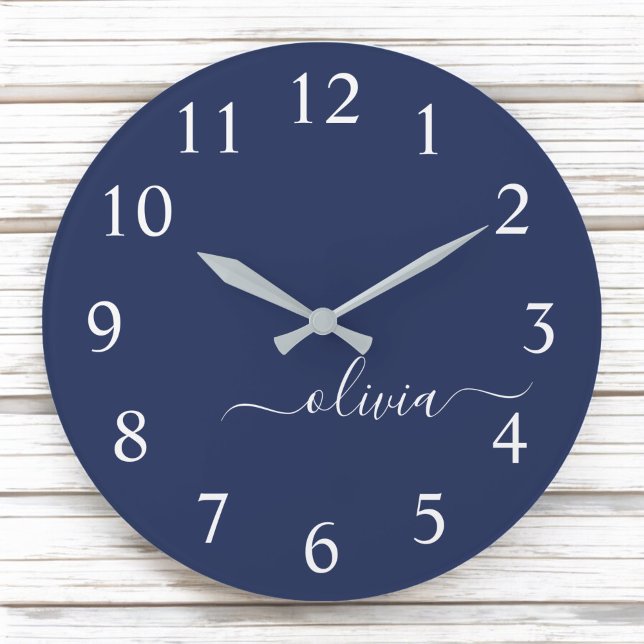 Navy Blue White Modern Script Giron Monogram Name Große Wanduhr (Von Creator hochgeladen)