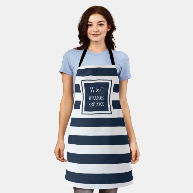 Navy Blue White Strip Trendy Monogram Family Name Schürze (Getragen)