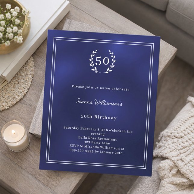 Navy blue white wreath elegant birthday invitation (Von Creator hochgeladen)