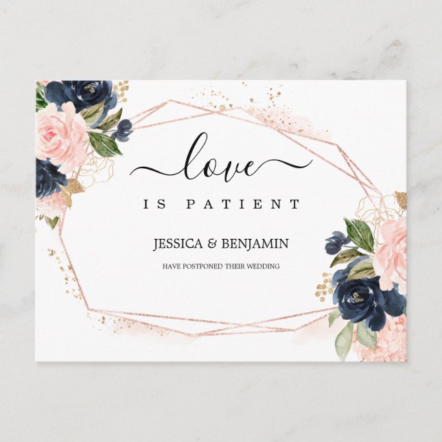 Navy Blush Flora Frame Liebe ist stationiert Postkarte (Vorderseite)