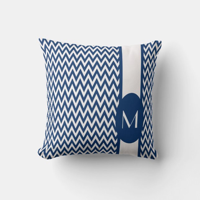 Navy Elegant Zickzack Design mit Monogramm Kissen (Vorderseite)