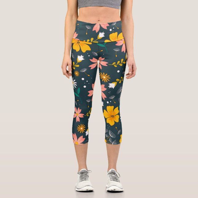 Navy Floral Garden Whimsical Spring Pattern Capri Leggings (Vorderseite)