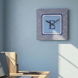 Navy Geometric Chevron Monogram Design Quadratische Wanduhr