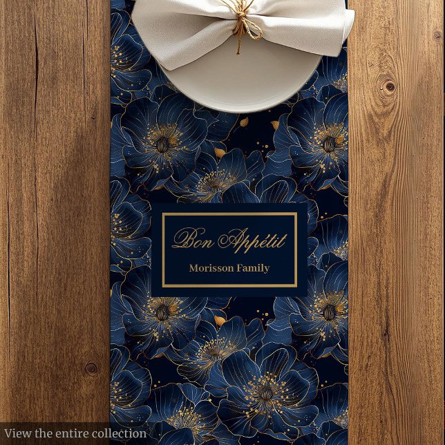 Navy Gold Flowers Table Runner Lux Monogram Design Mittelgroßer Tischläufer (Navy Gold Flowers Table Runner Lux Monogram Design)