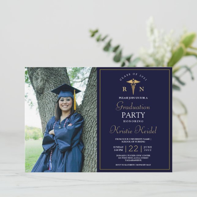 Navy Gold Medical Nursing School Graduation Party Einladung (Stehend Vorderseite)