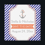 Navy, Korallenhochzeit Sichern Sie das Datum Magnet<br><div class="desc">Navy blaue, weiße Streifen und Anker nautische Hochzeit Save the Date Magnet. Ein elegantes, gestreiftes Muster mit marineblau-weißen diagonalen Streifen, ein grauer Anker mit einem korallenorangen Liebe Herz und Seil und Ihr Text in einem Rahmen mit einem Korallenbanner. Modernes und dennoch Vintages Aussehen in einem Sinn. Sie können Hintergrund und...</div>