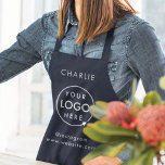 Navy Logo Corporate Modern Minimalist Blue Schürze<br><div class="desc">Ein einfaches marineblaues Template in modernem minimalistischem Stil,  das mit Ihrem Firmenlogo und Text leicht aktualisiert werden kann. Wenn Sie Hilfe bei der Personalisierung dieses Produktes benötigen,  kontaktieren Sie mich bitte über den unten stehenden Nachrichtenkopf und ich werde Ihnen gerne weiterhelfen.</div>