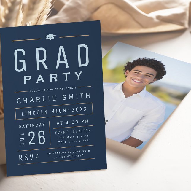 Navy Modern Simple Typografy Graduation Party Einladung (Navy Modern Simple Typography Graduation Party Invitation)