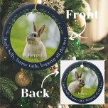 Navy Pet Rabbit Bunny Foto Christmas Keramik Ornament<br><div class="desc">Navy Jingle Glocken, Bunny Schwanzes Pet Rabbit Weihnachtsschmuck Keramik Ornament. Mit unserem Navy Keramik Ornament mit Ihrem bezaubernden Haustier fügen Sie Ihrem Urlaubsstil eine Touch Eleganz hinzu. Mit Platz für zwei Fotos, eines vorne und eines hinten, ermöglicht dieses Ornament es Ihnen, den Urlaubssinn Ihres zornigen Freundes zu schätzen. Der mit...</div>
