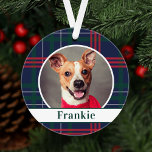 Navy Red Green Tartan Pläd Custom Dog Foto Ornament<br><div class="desc">Die perfekte Feriendekoration für die Liebhaber des Haustieres in Ihrer Familie! Stilvolle und festliche Urlaubsornament mit einem beliebten Foto Ihres Welpenhundes (oder anderen Haustieren) mit Jäger-grünem Monogramm-Text, der mit ihrem Namen personalisiert werden kann und einem klassischen marineblau, Jäger grün und rot schottischen tartan karierten gemusterten Hintergrund. Tipp: Zuschneiden Sie Ihr...</div>