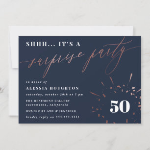 Navy & Rose Gold Script Überraschung Party Einladu Einladung