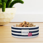 Navy Strip & Pink Peony Personalisiert Pet Bowl Napf<br><div class="desc">Verwöhnen Sie Ihr Pooch! Diese Haustierschüssel ist mit einem kühnen marineblau-weiß gestreiften Hintergrund,  Imitaten goldenen Rahmen und einer hübsch rosa Fußgängerzone in sanften Wasserfarben ausgestattet. Koordiniert mit unseren Büropaterialien Navy Stripe & Pink Peony,  Papierprodukten und Zubehör. Passen Sie mit einem Monogramm,  Namen oder Text Ihrer Wahl an!</div>