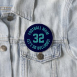 Navy und Aquamarin Football Mama Jersey Nummer Button<br><div class="desc">Freuen Sie sich auf Ihr Lieblings-Sportteam, Ihren Fußballspieler oder zeigen Sie einfach Ihren Schulstolz mit einem personalisierten Spirituosenknopf! Fügen Sie Ihren Schulnamen hinzu oder personalisieren Sie ihn mit einem Spielernamen und Jersey-Nummer. Ideal für Fußball, Basketball, Baseball und Fußball! Erstellen Sie individuelle Buttone für das ganze Team, Cheerleader, Eltern und Geschwister,...</div>
