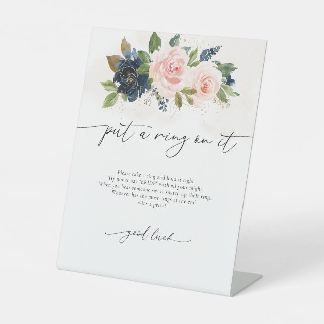 Navy und Blütenrosa Blüte setzen einen Ring auf ih Sockelschild (Vorderseite)