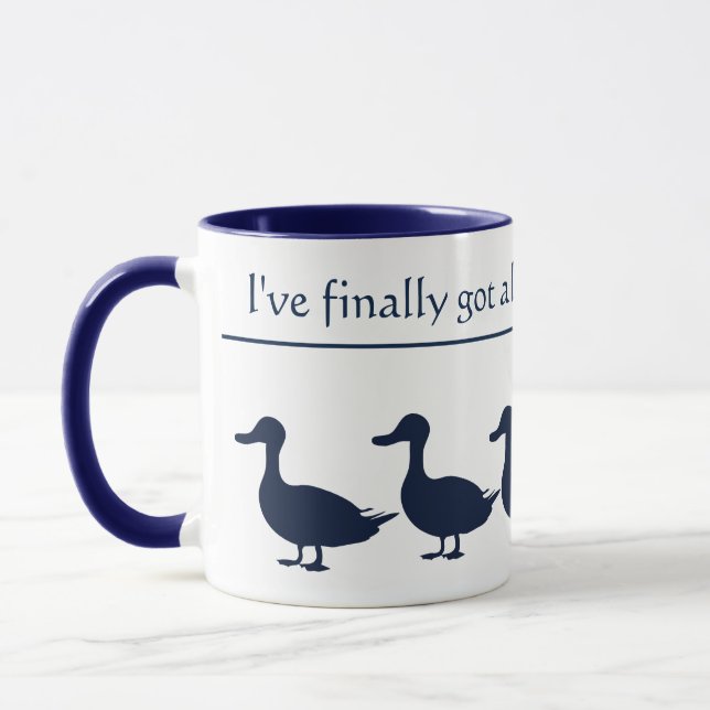Navy und White Ducks in einer Row-Tasse Tasse (Links)