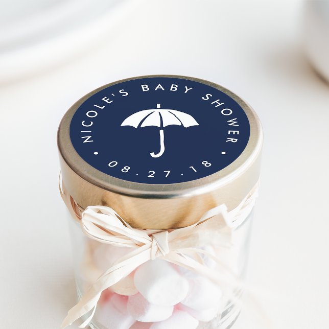 Navy und White Umbrella Baby Dusche Runder Aufkleber (Von Creator hochgeladen)