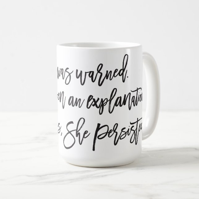 Néanmoins elle a persisté tasse (Devant droit)