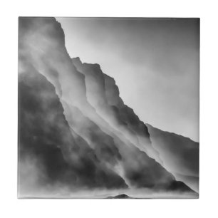 Nebel auf den Felsen Fliese