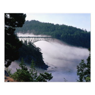 Nebel treibt unter der Deception-Pass-Brücke bei Fotodruck